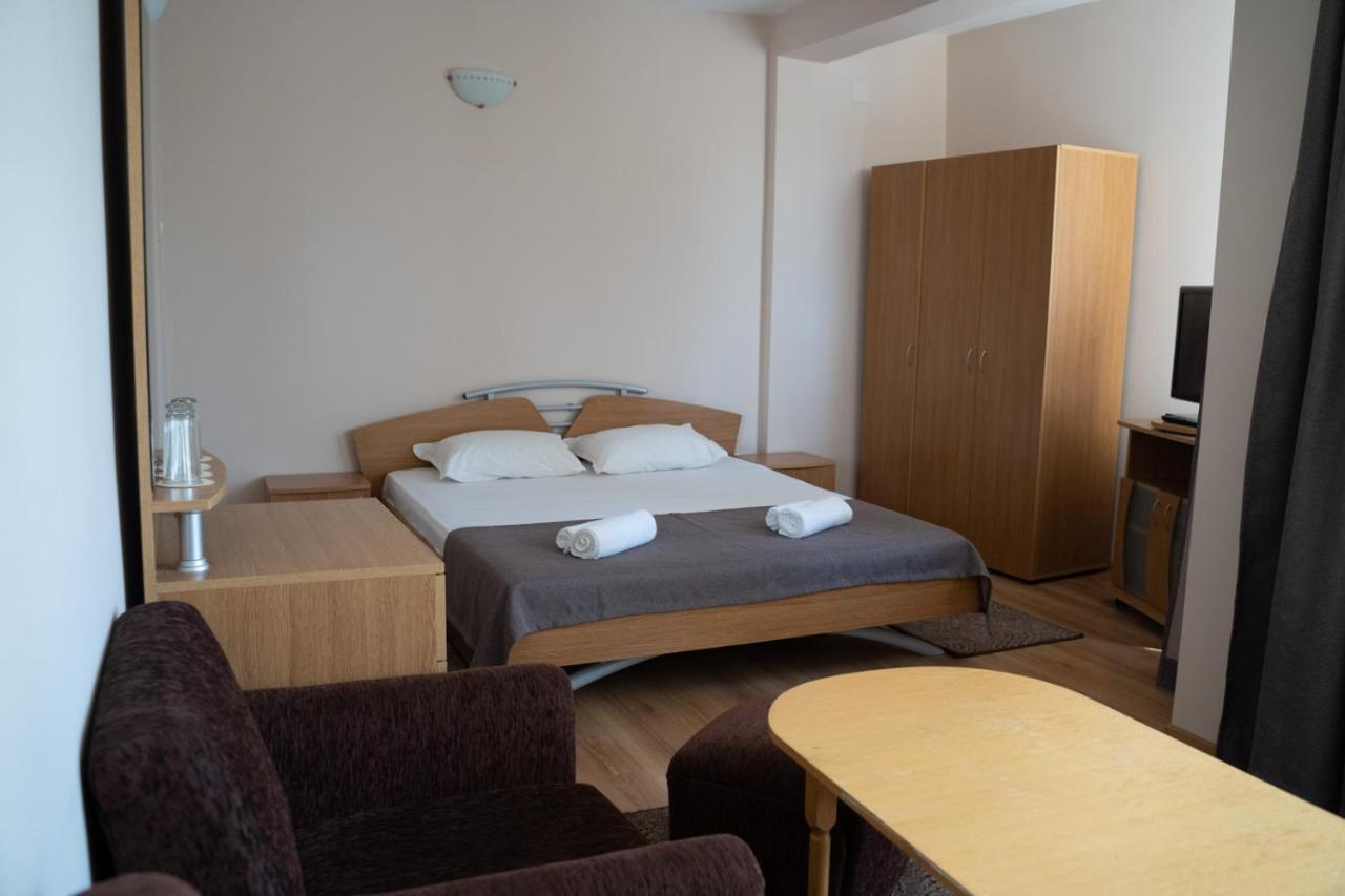 Hotel Velista Voneshta Voda Extérieur photo